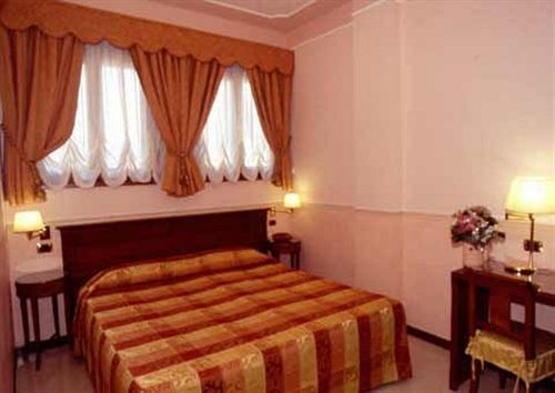 Hotel Londra 4*
